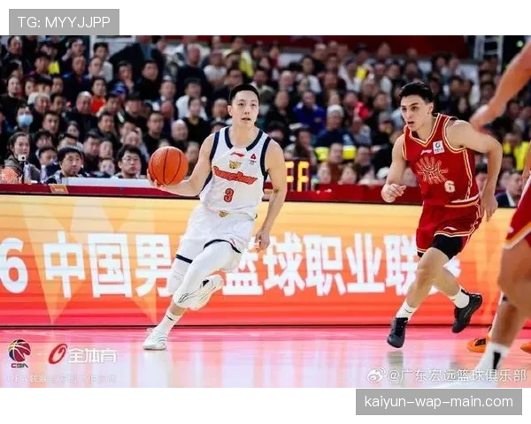 广东东阳光坚持小阵容提速,利用转换进攻破解北京防守体系 广东东阳光坚持小阵容提速,利用转换进攻破解北京防守体系